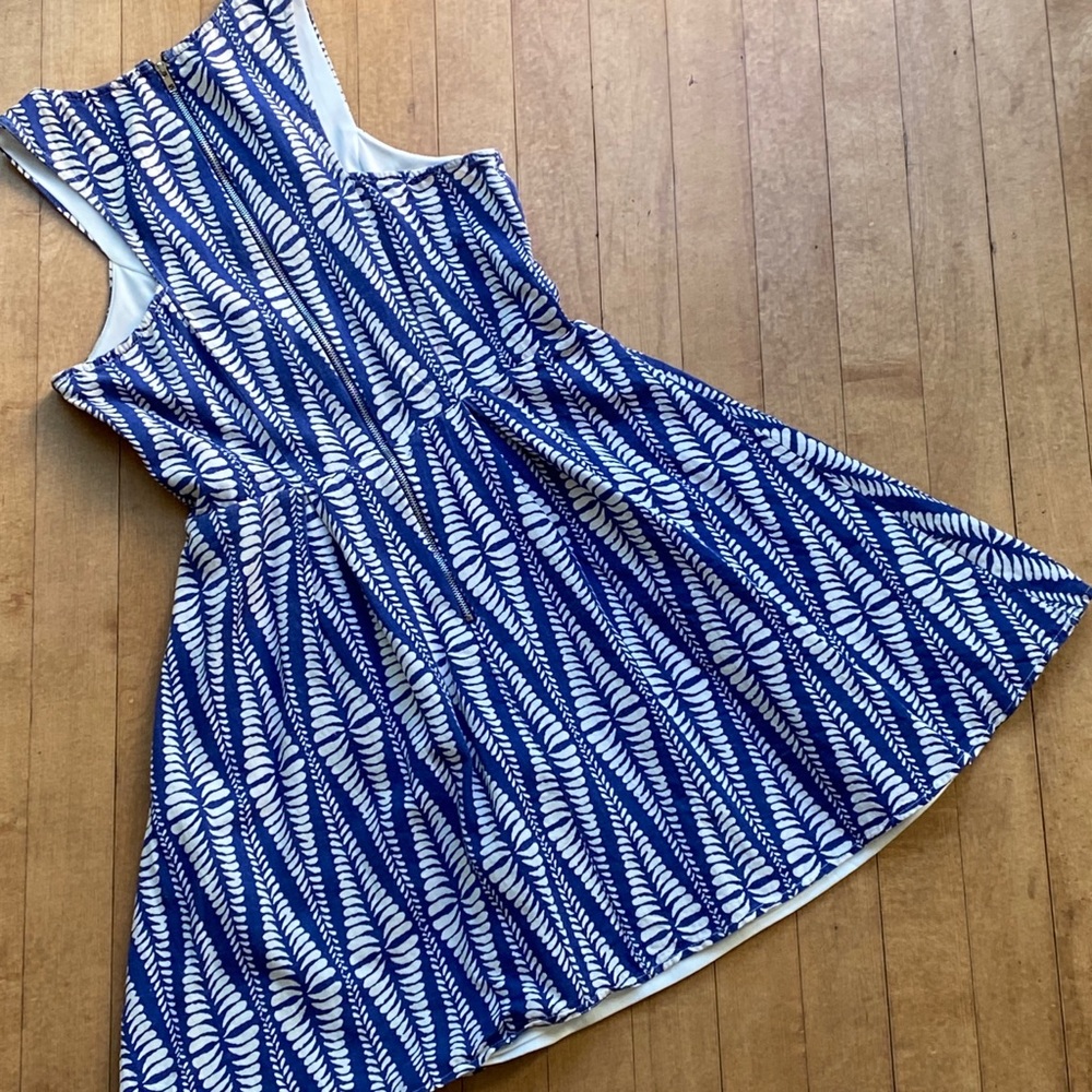 High-neck Patterned Dress - Picture 2 of 4